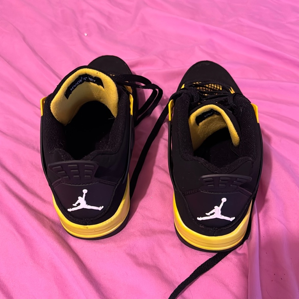 air jordan yellow and black